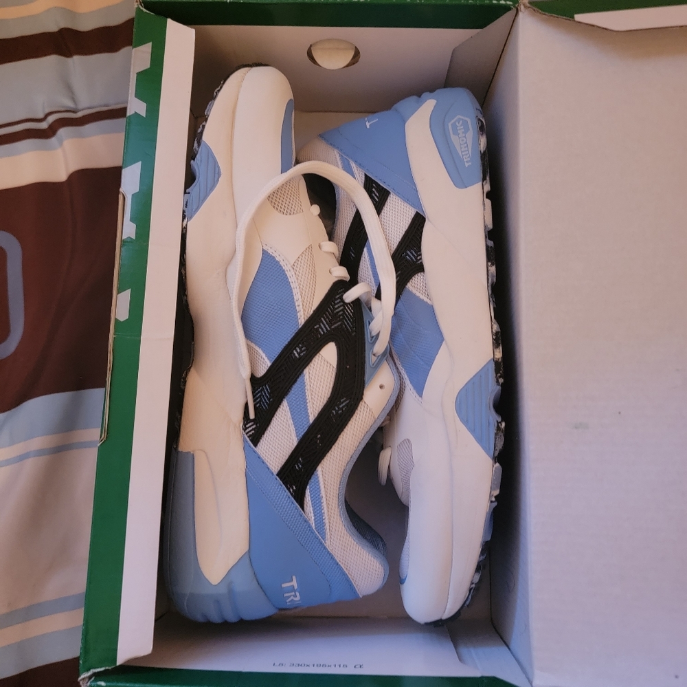 Worn once Puma Sneakers